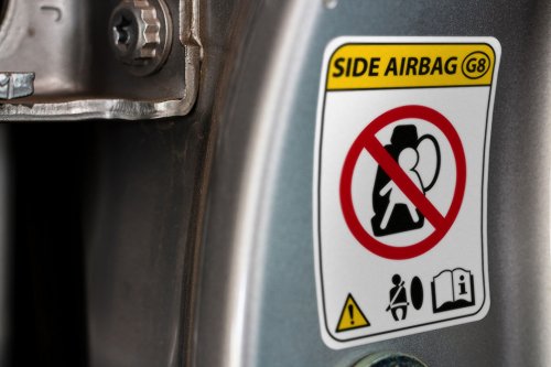 Etiquettes robustes et personnalisées pour l’industrie automobile